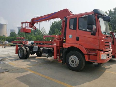 點擊查看詳細信息<br>標題：6.3噸大運隨車吊 閱讀次數：1933