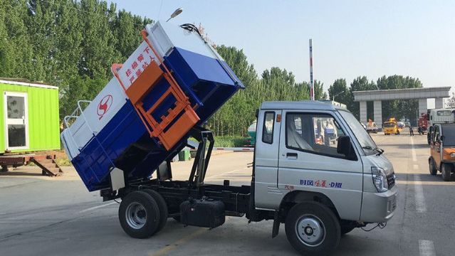 點擊查看詳細信息<br>標題：藍牌時風風菱垃圾車 閱讀次數：2444