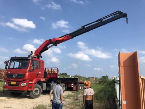 點擊查看詳細信息<br>標題：30噸折臂吊 閱讀次數：2634
